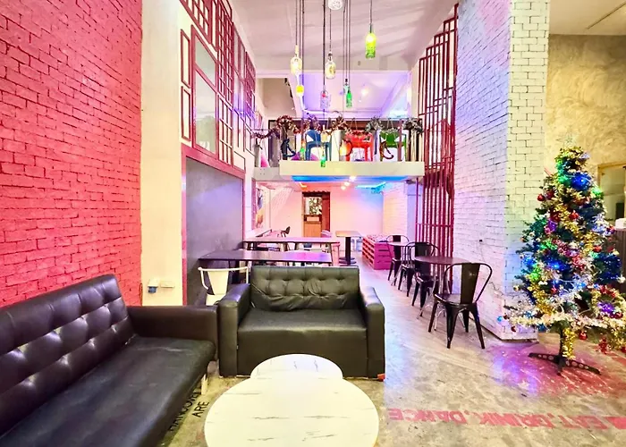 Hostel Friends At Phloen Chit Bangkok